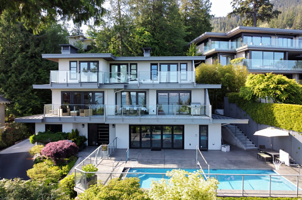 3389 Thompson Crescent